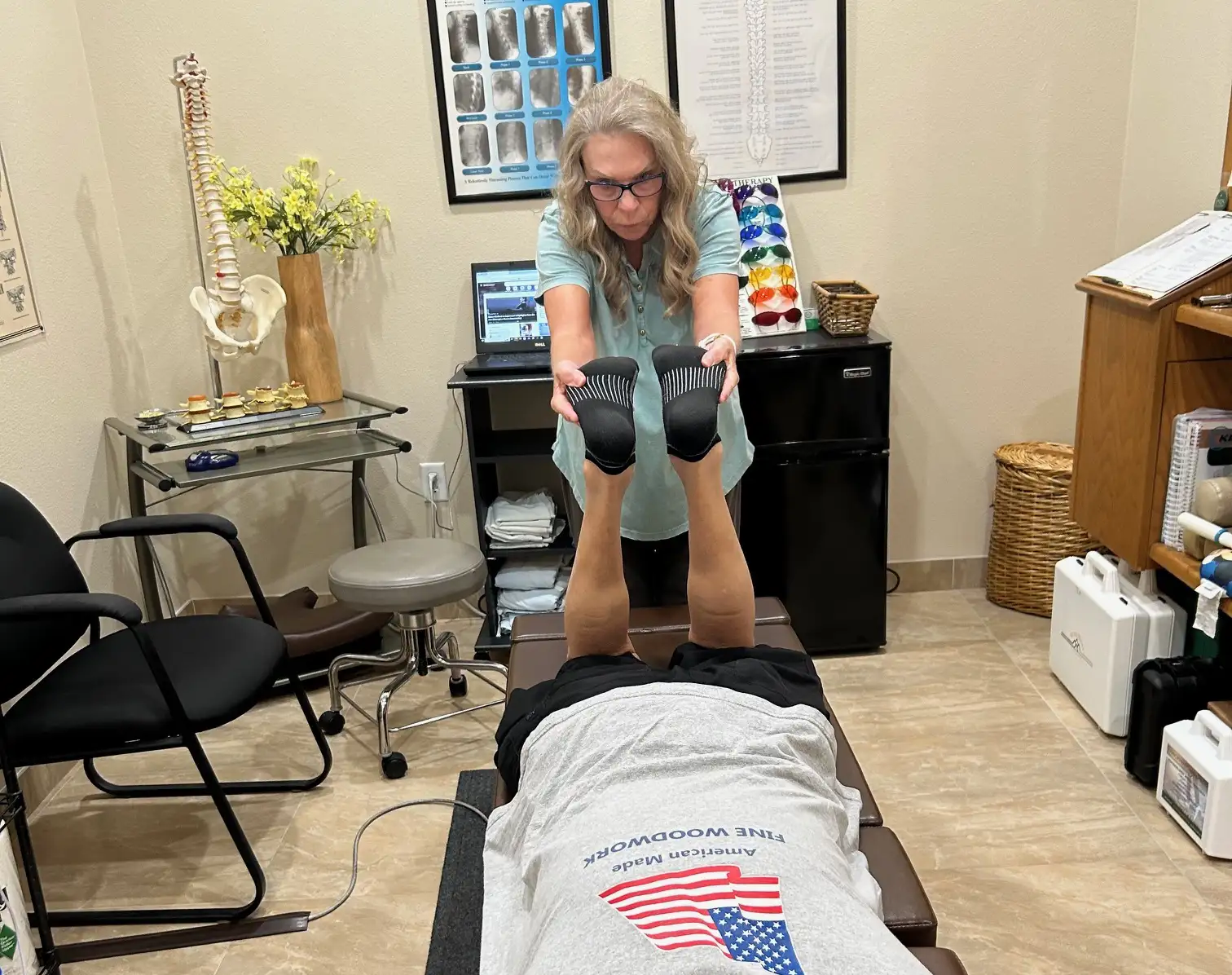 Chiropractor Las Vegas NV Cheryle Pettigrew With Patient